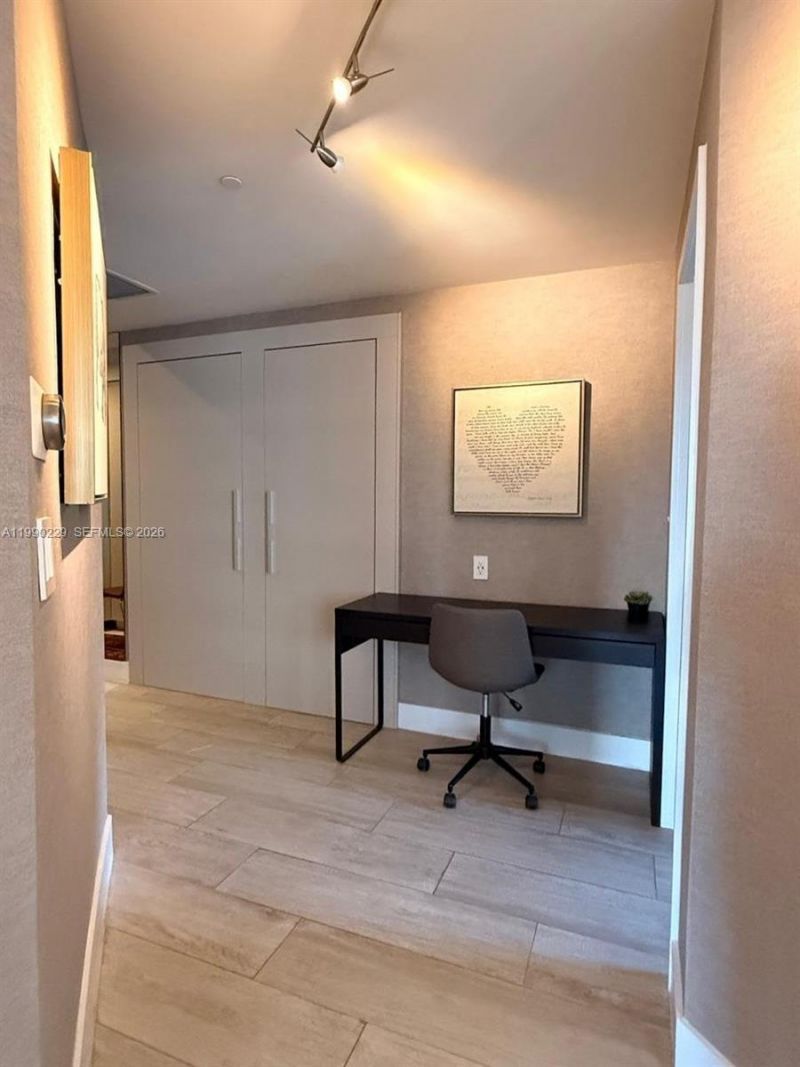 45 SW 9th St, Unit 1401, Miami, FL 33130 Photo