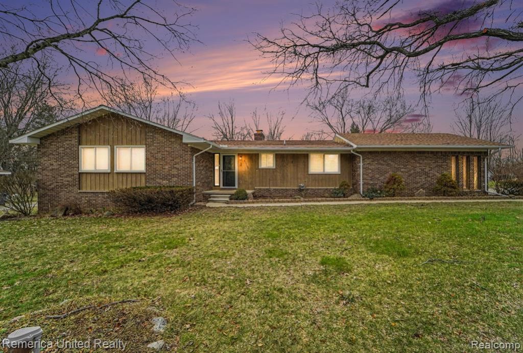 11796 Post Lane Green Oak Township, MI 48178