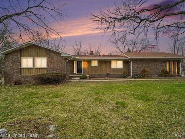 11796 Post Lane, Green Oak Twp, MI 48178