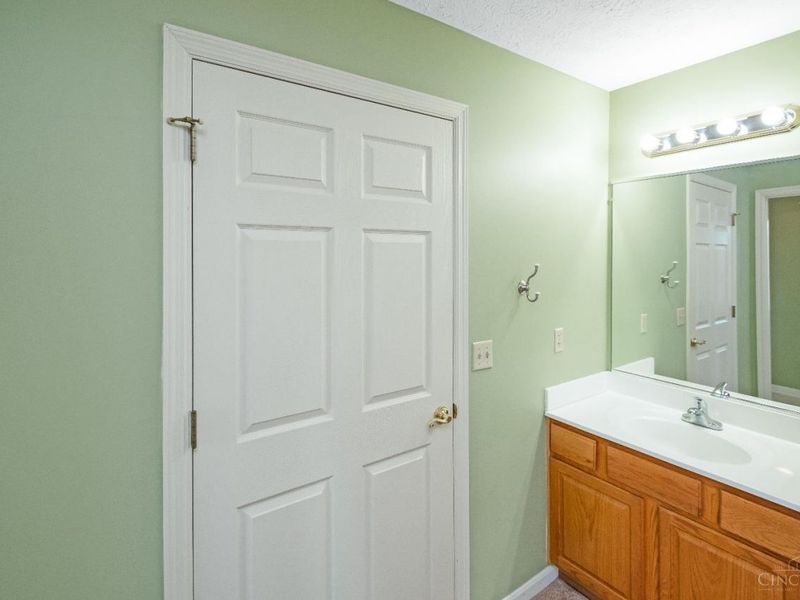 5261 N Bend, Unit 9-1, Green Township, OH 45247 Photo 12