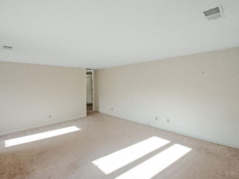 5261 N Bend, Unit 9-1, Green Township, OH 45247 Photo 2