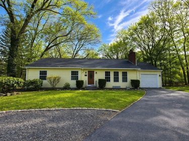 75 Marlboro Rd, Southborough, MA 01772
