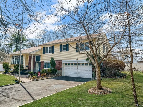 7 Osage Drive, Huntington Station, NY 11746