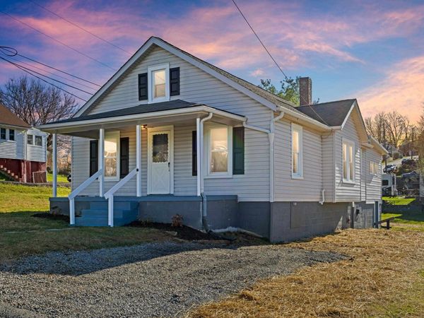 14 MULBERRY ST, STAUNTON, VA 24401