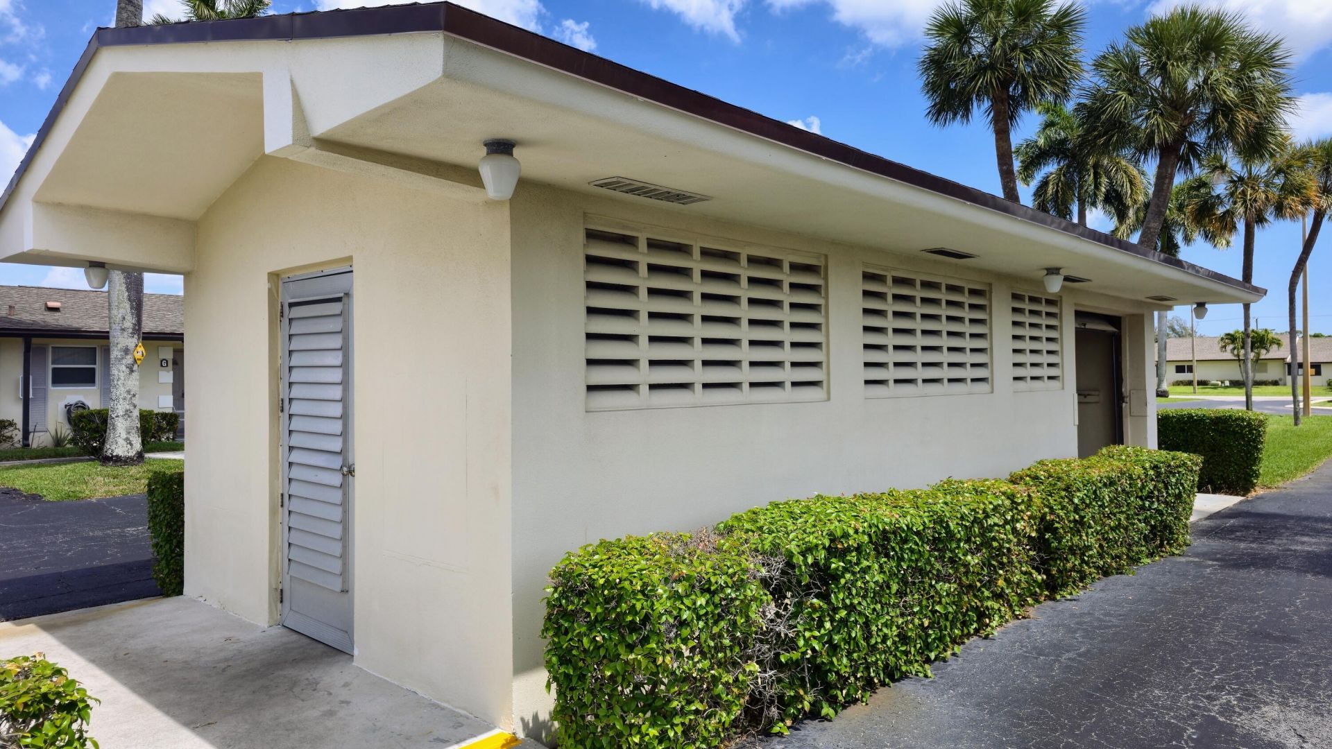 2800 Ashley Drive E, Unit B, West Palm Beach, FL 33415 Photo