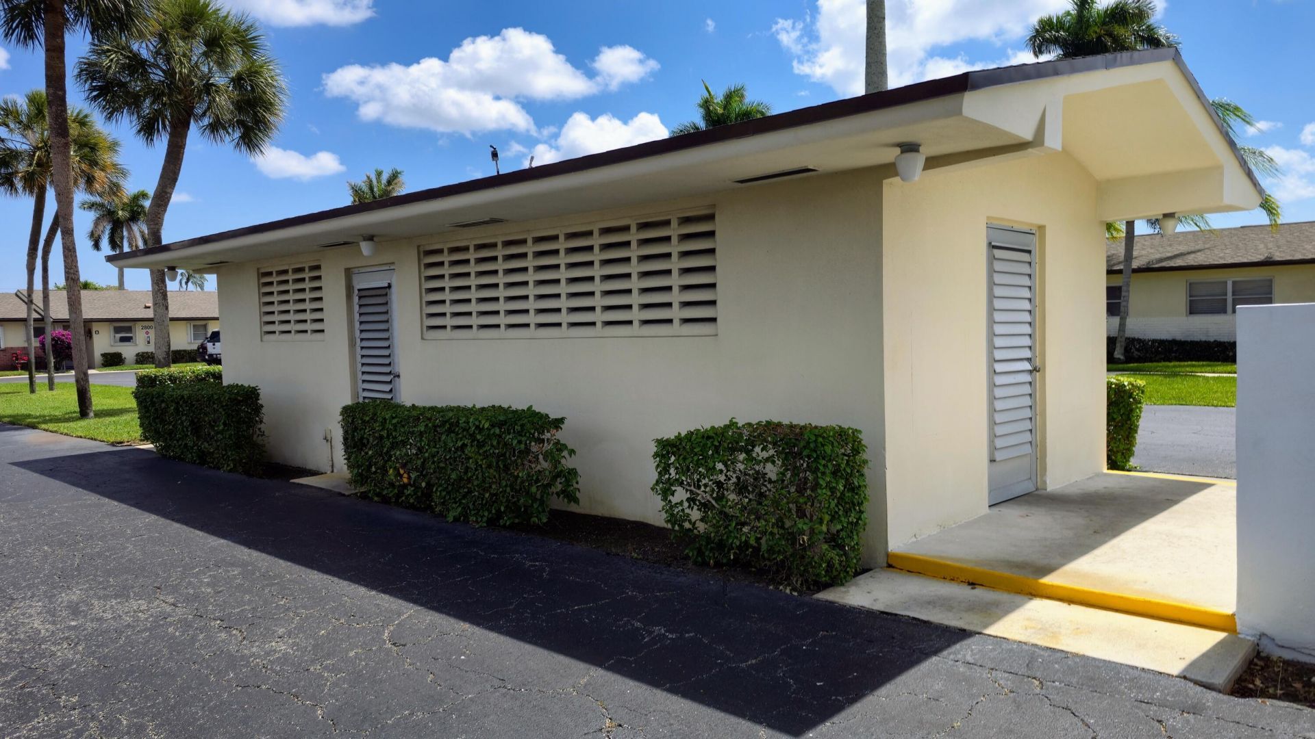 2800 Ashley Drive E, Unit B, West Palm Beach, FL 33415 Photo