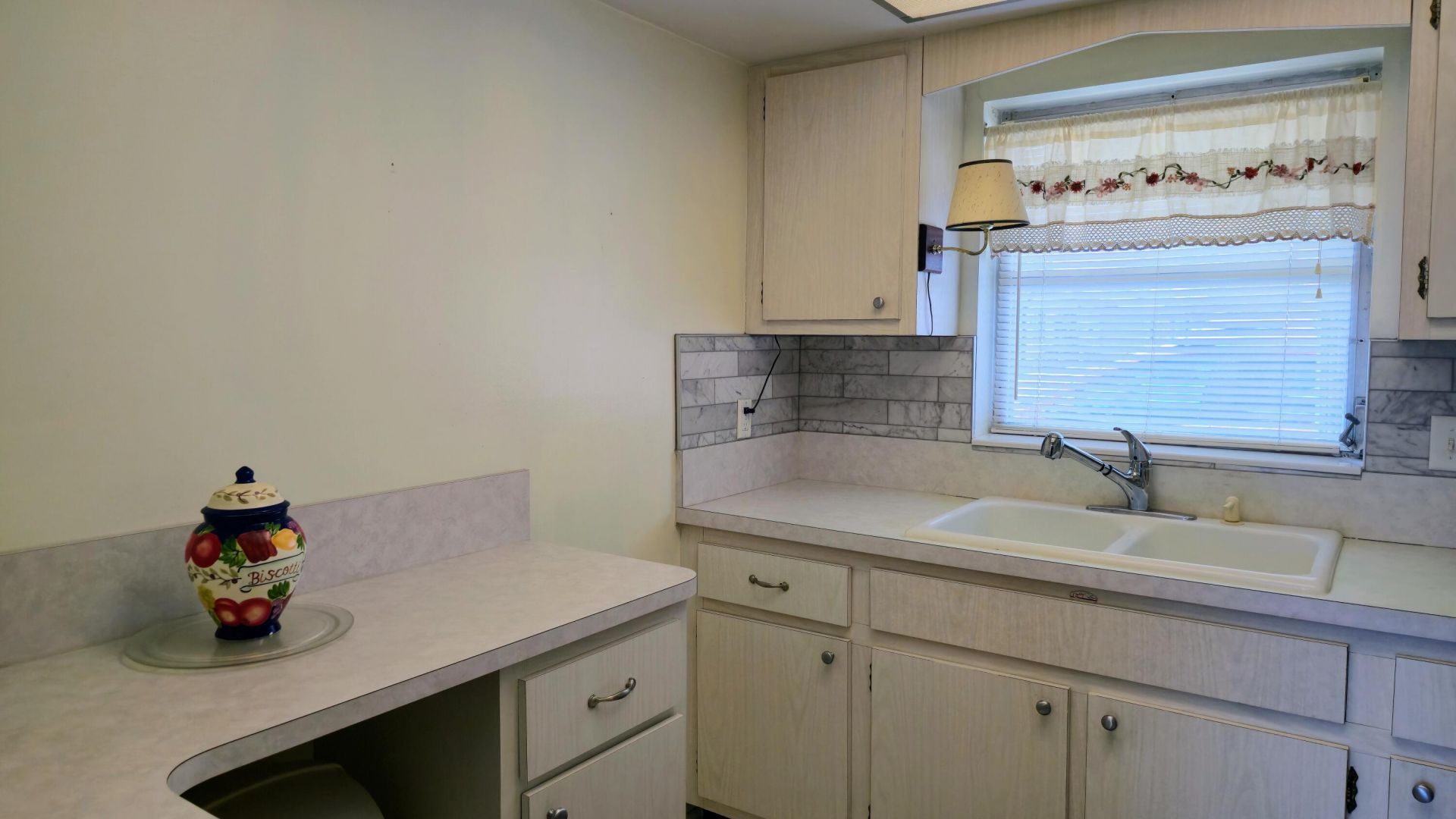 2800 Ashley Drive E, Unit B, West Palm Beach, FL 33415 Photo