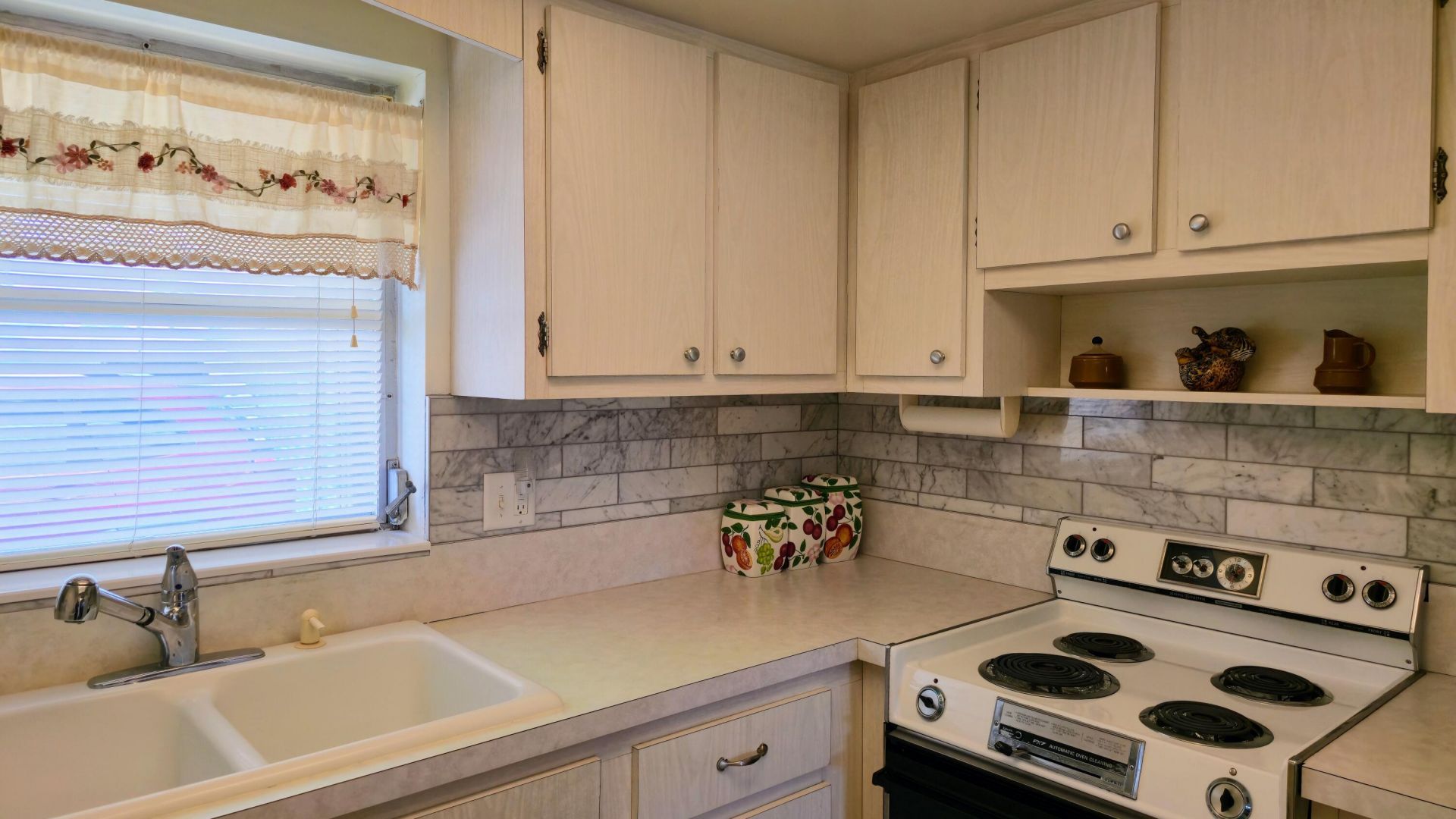 2800 Ashley Drive E, Unit B, West Palm Beach, FL 33415 Photo