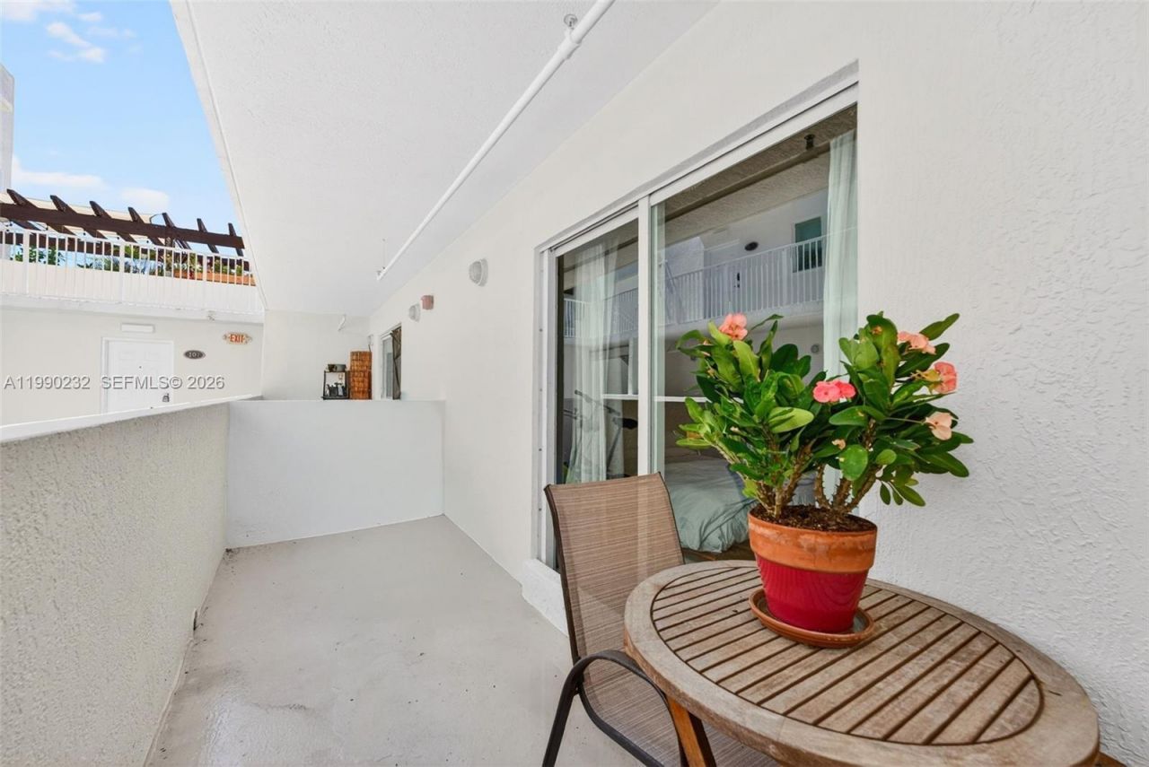 630 85th St, Unit 104, Miami Beach, FL 33141 Photo