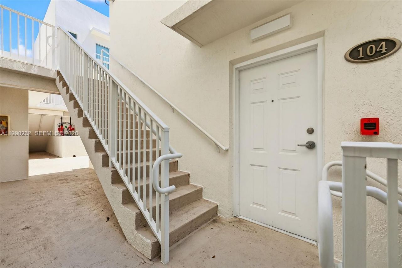 630 85th St, Unit 104, Miami Beach, FL 33141 Photo