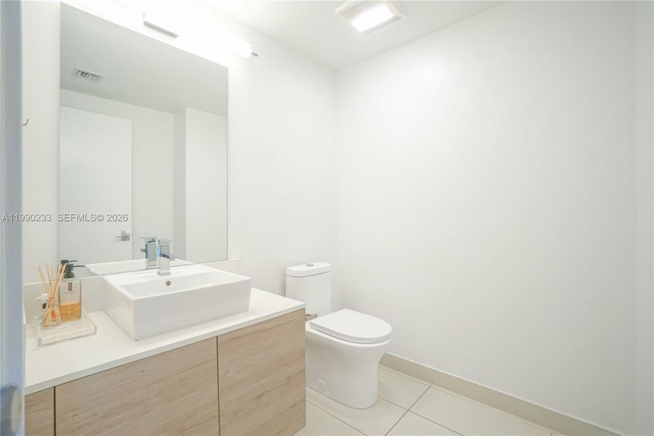 10201 E Bay Harbour, Unit 601, Bay Harbor Islands, FL 33154 Photo