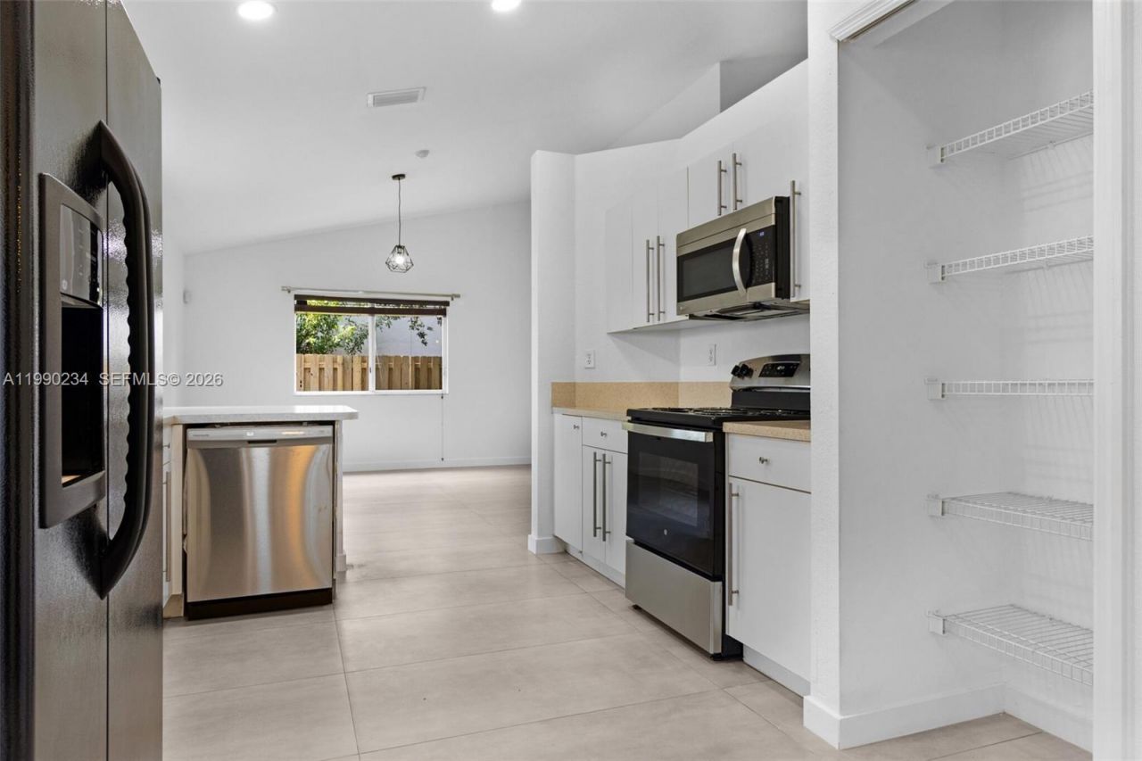 9264 SW 209th Ter, Cutler Bay, FL 33189 Photo