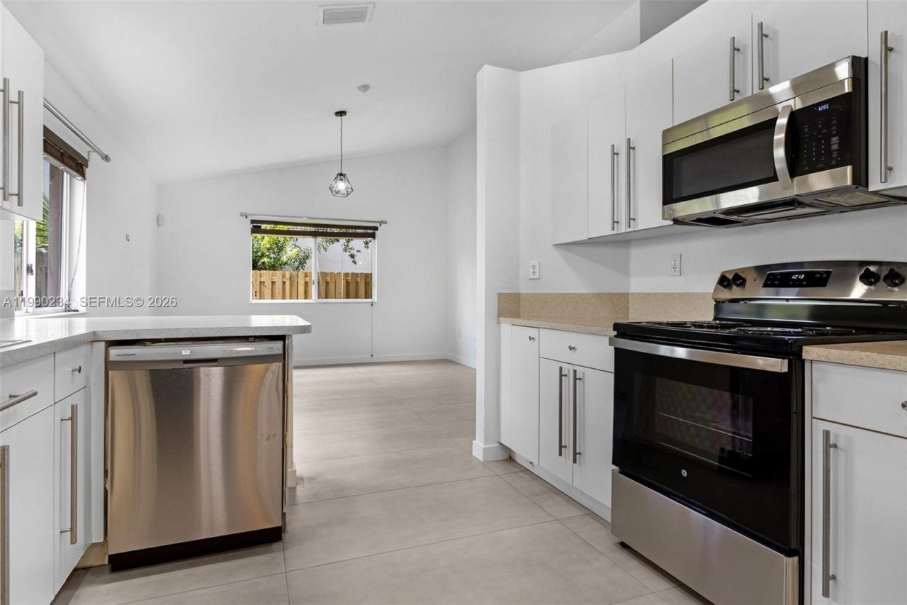 9264 SW 209th Ter, Cutler Bay, FL 33189 Photo