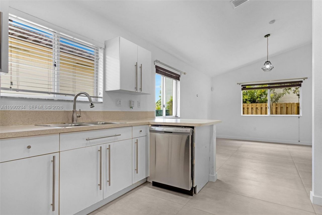 9264 SW 209th Ter, Cutler Bay, FL 33189 Photo