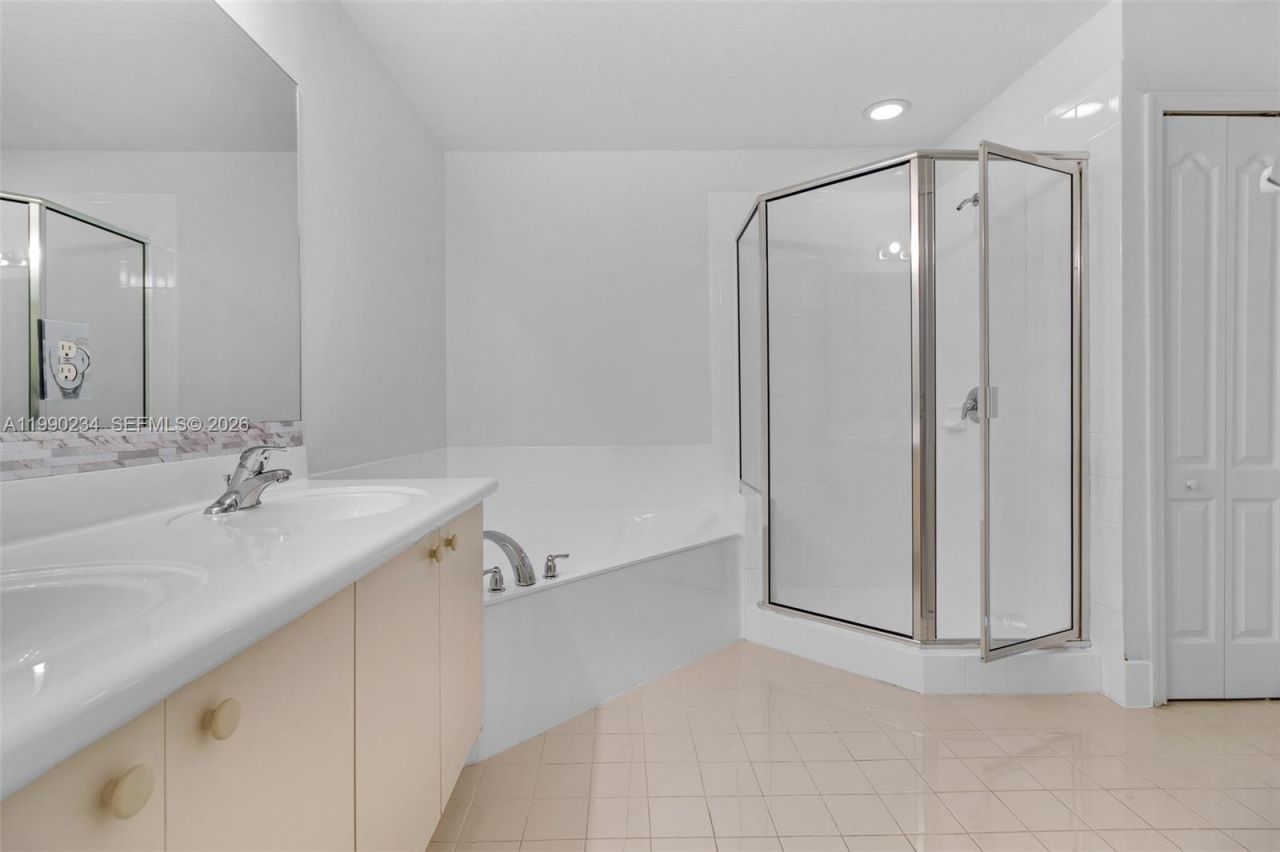 9264 SW 209th Ter, Cutler Bay, FL 33189 Photo