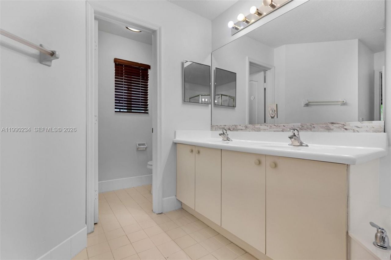 9264 SW 209th Ter, Cutler Bay, FL 33189 Photo