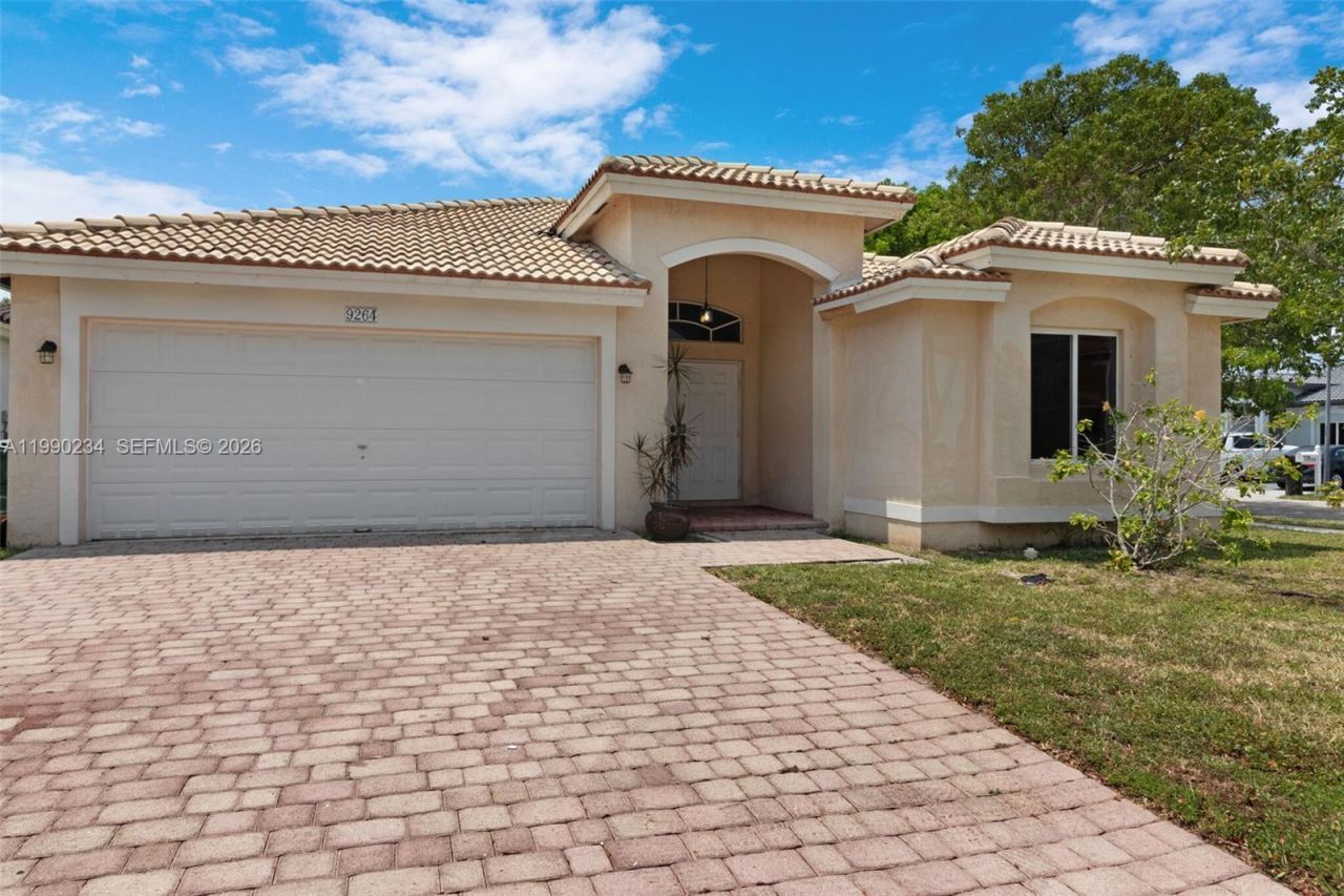 9264 SW 209th Ter, Cutler Bay, FL 33189 Photo