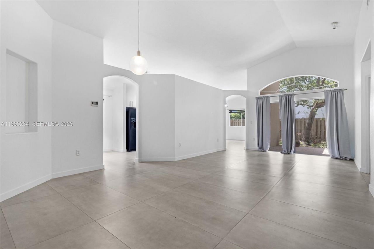 9264 SW 209th Ter, Cutler Bay, FL 33189 Photo