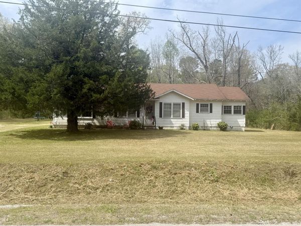 20221 Coontail Road, Aberdeen, MS 39730