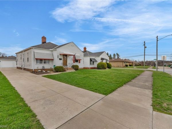 912 Dawnwood Drive, Parma, OH 44134