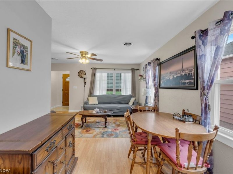 912 Dawnwood Drive, Parma, OH 44134 Photo 10