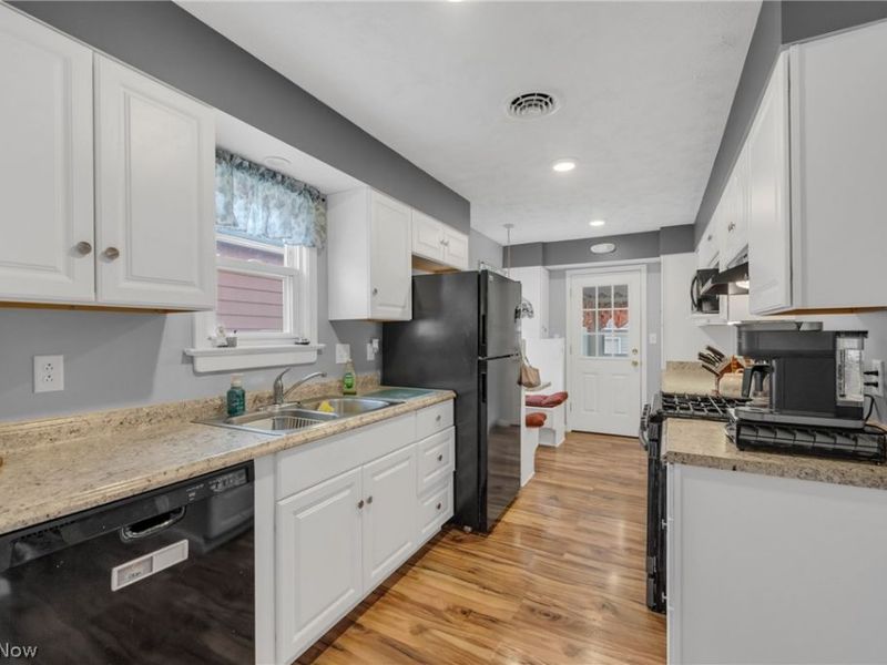 912 Dawnwood Drive, Parma, OH 44134 Photo 11