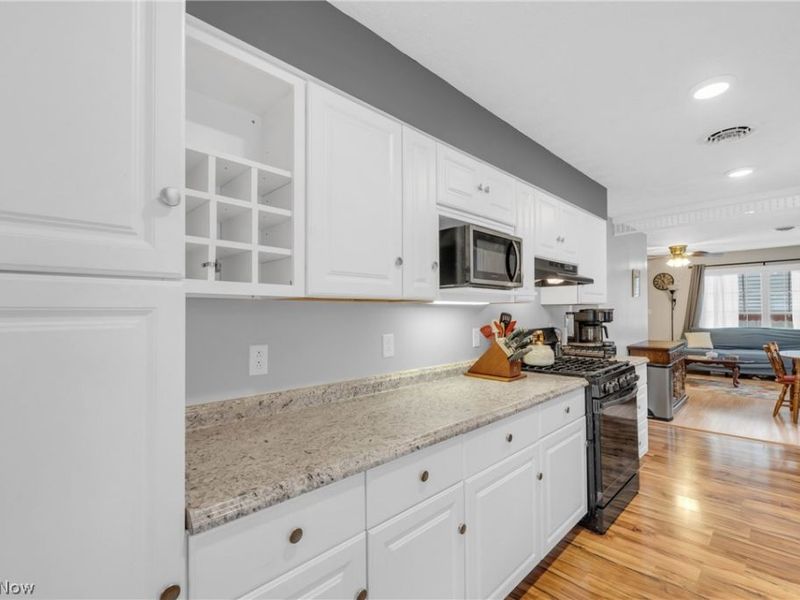 912 Dawnwood Drive, Parma, OH 44134 Photo 13