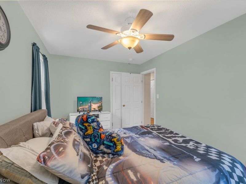 912 Dawnwood Drive, Parma, OH 44134 Photo 16