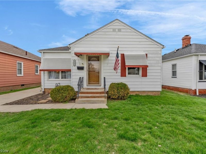 912 Dawnwood Drive, Parma, OH 44134 Photo 2