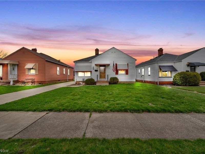 912 Dawnwood Drive, Parma, OH 44134 Photo 3