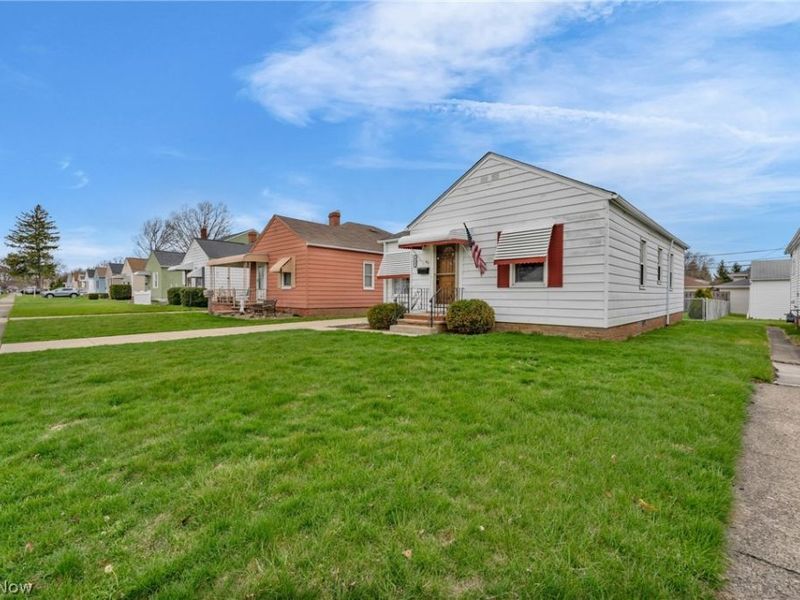 912 Dawnwood Drive, Parma, OH 44134 Photo 4