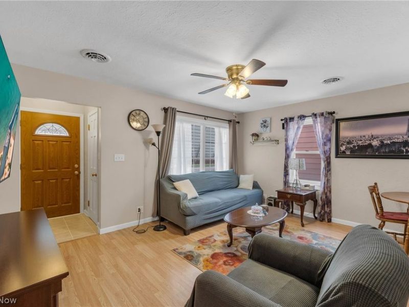 912 Dawnwood Drive, Parma, OH 44134 Photo 6