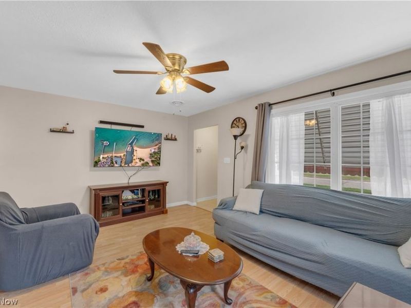 912 Dawnwood Drive, Parma, OH 44134 Photo 8