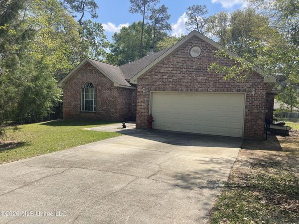 215 Ridgeview Drive, Carriere, MS 39426