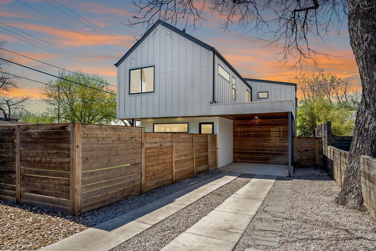 1600 Singleton Ave, Austin, TX 78702 Main Photo