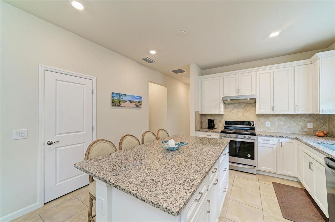 7013 Hanover Court, Lakewood Ranch, FL 34202 Photo