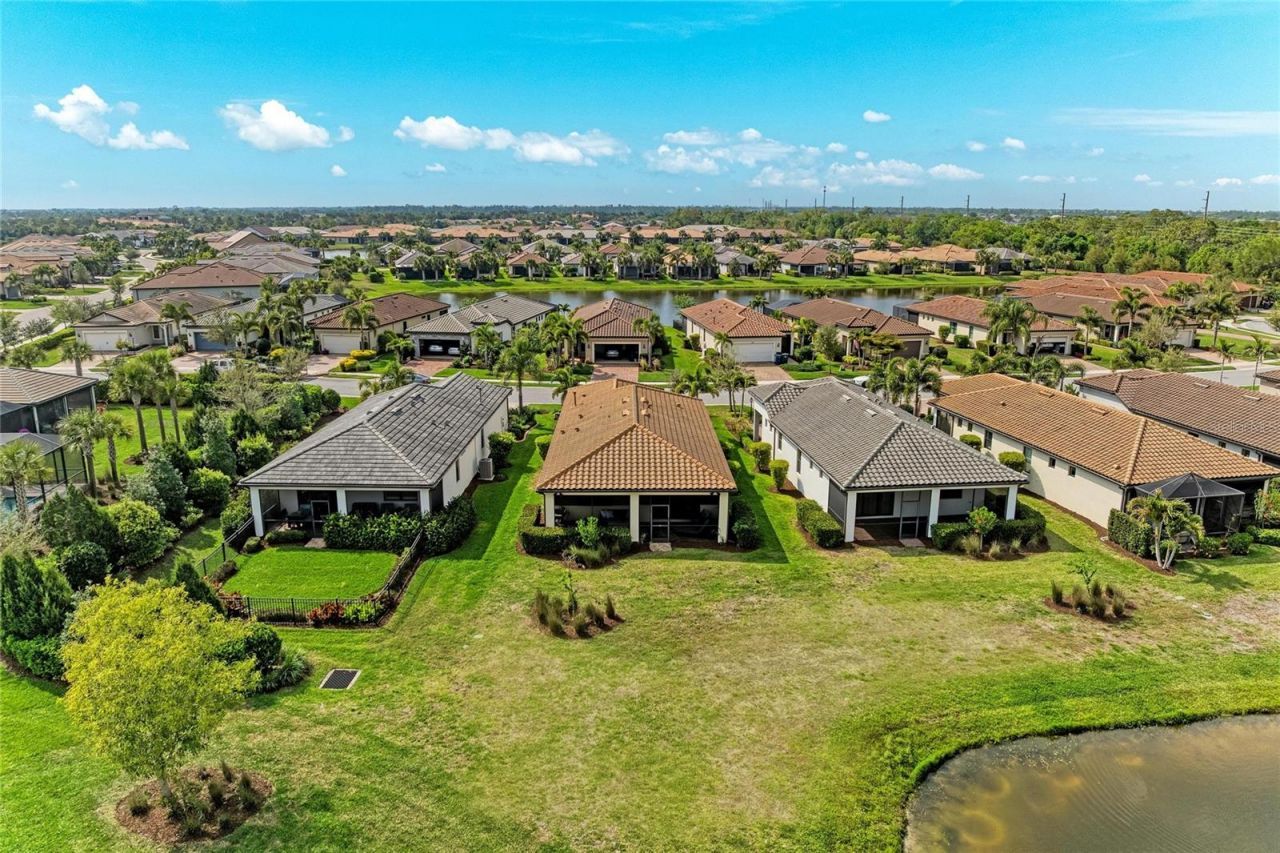 7013 Hanover Court, Lakewood Ranch, FL 34202 Photo
