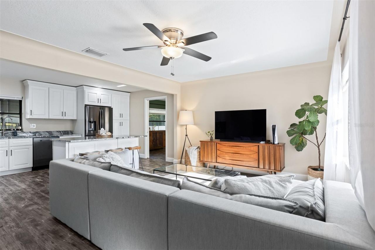 2700 49th Street N, Saint Petersburg, FL 33710 Photo