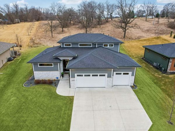 10208 Hidden Valley Drive, Johnston, IA 50131