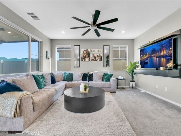 2493 Gunner Ridge Way, Rialto, CA 92377