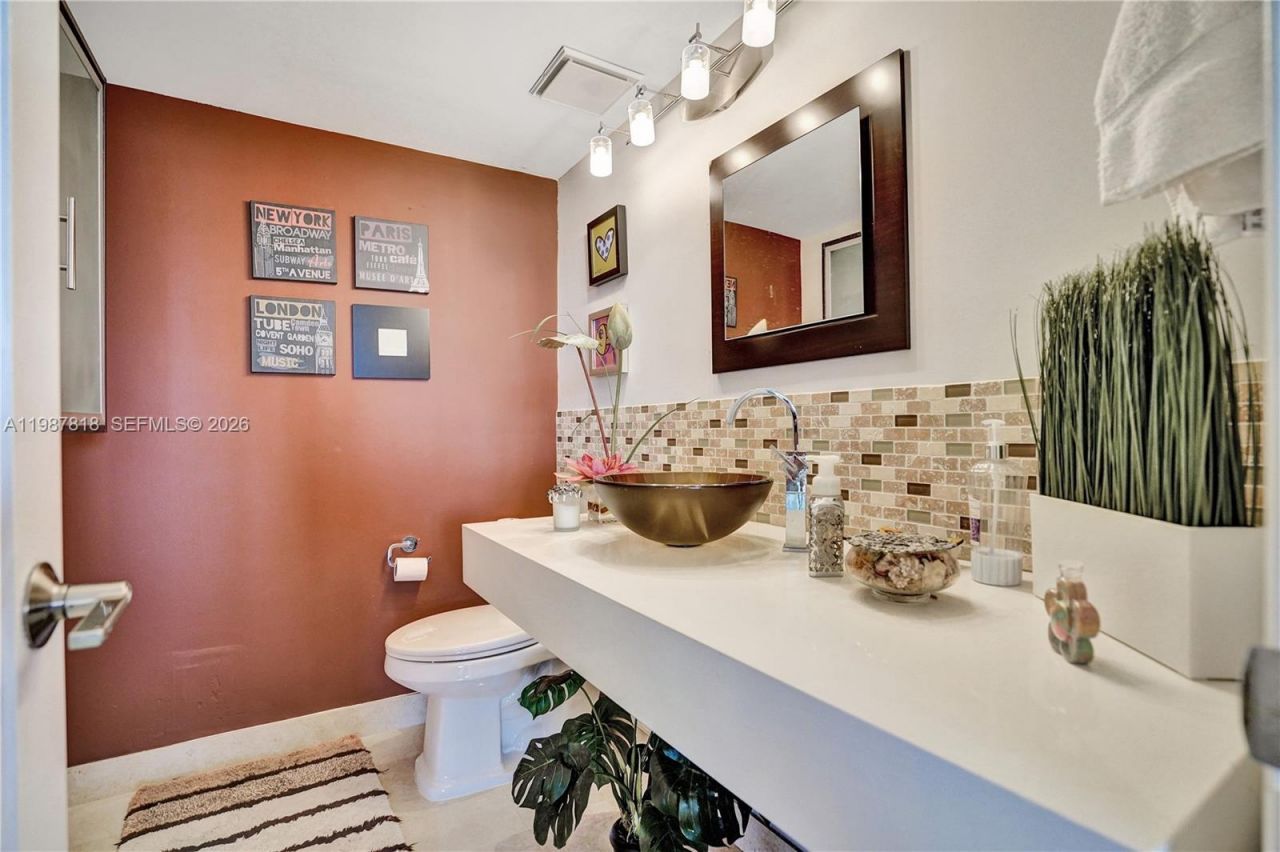 1000 Quayside Ter , Unit 1101, Miami, FL 33138 Photo