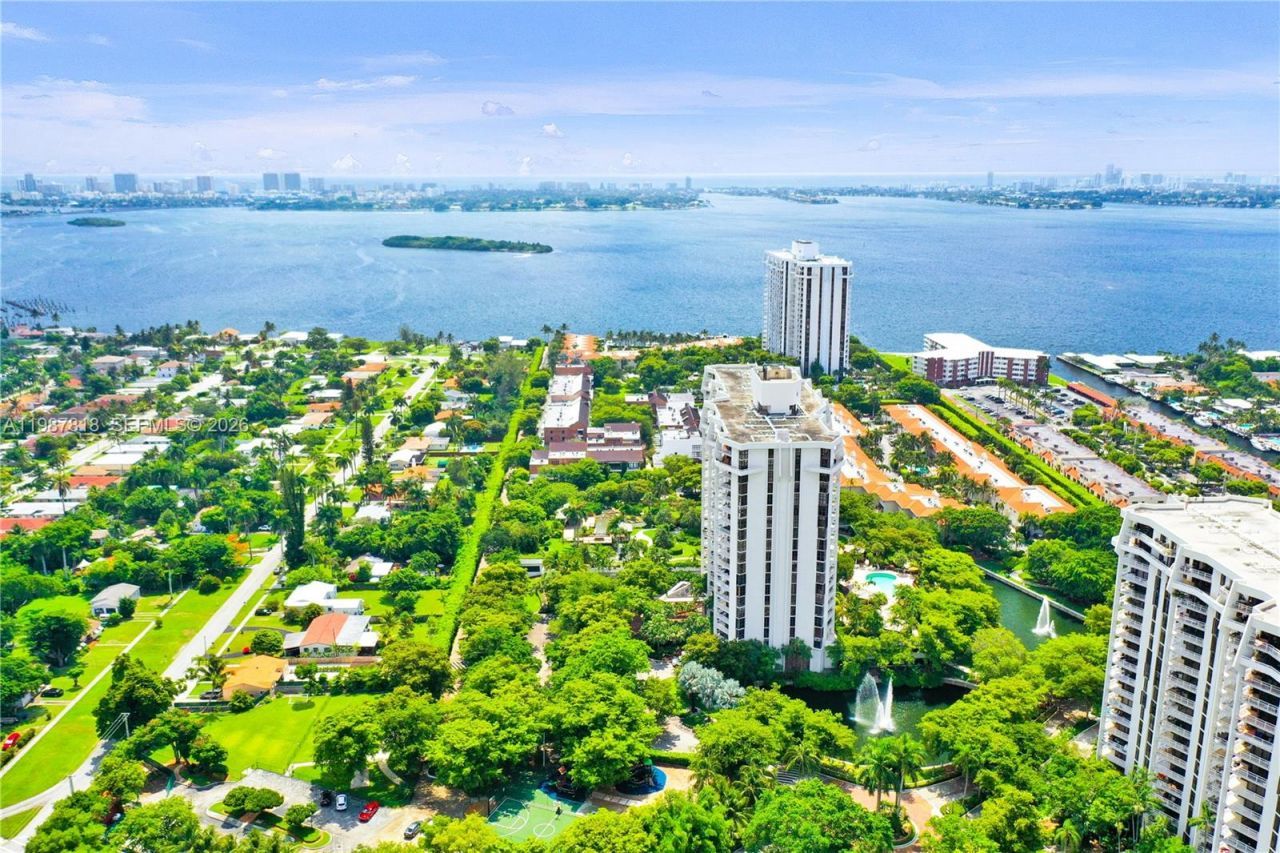 1000 Quayside Ter , Unit 1101, Miami, FL 33138 Photo