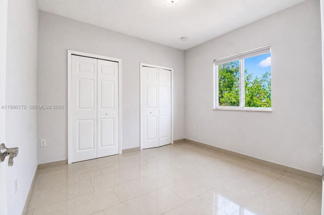 996 E 24th St, Unit 996, Hialeah, FL 33013 Photo