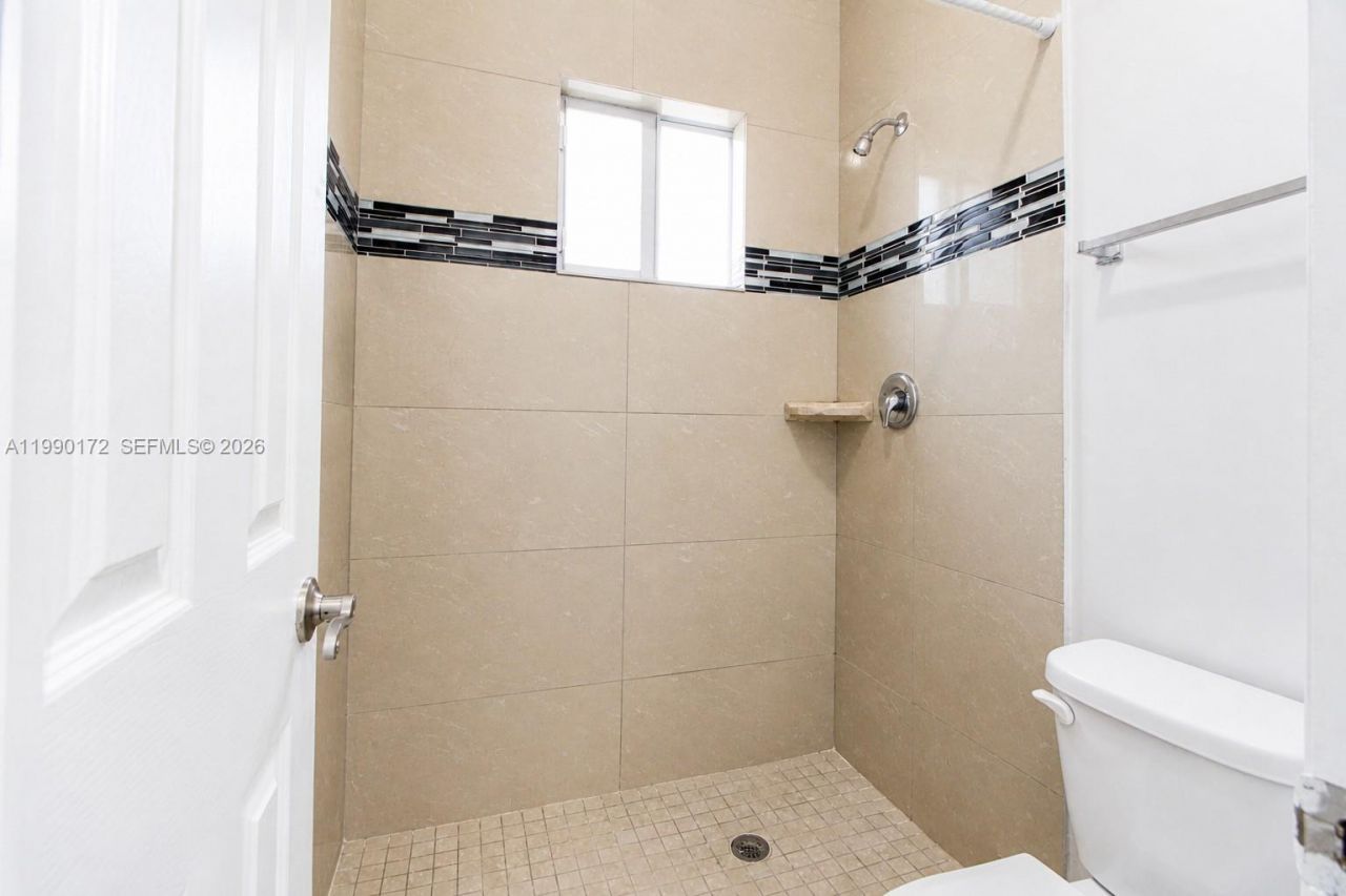 996 E 24th St, Unit 996, Hialeah, FL 33013 Photo