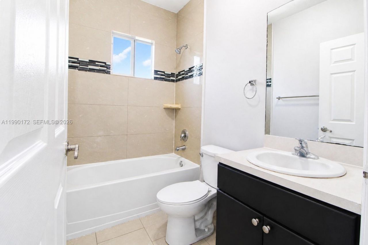996 E 24th St, Unit 996, Hialeah, FL 33013 Photo