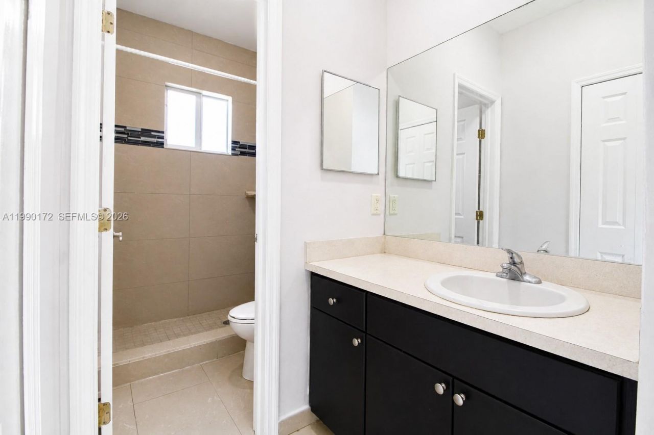 996 E 24th St, Unit 996, Hialeah, FL 33013 Photo