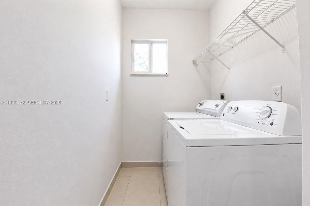 996 E 24th St, Unit 996, Hialeah, FL 33013 Photo
