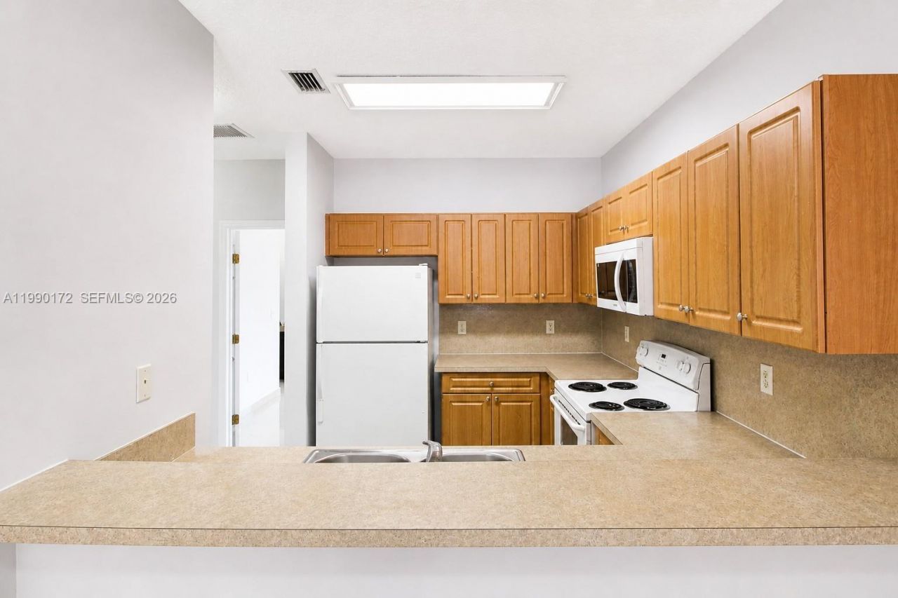 996 E 24th St, Unit 996, Hialeah, FL 33013 Photo