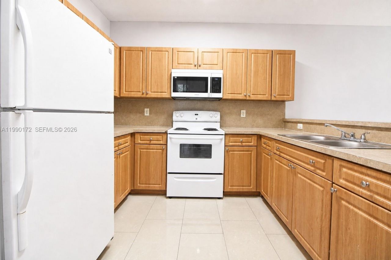 996 E 24th St, Unit 996, Hialeah, FL 33013 Photo