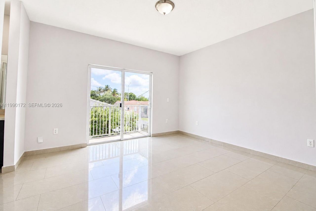 996 E 24th St, Unit 996, Hialeah, FL 33013 Photo